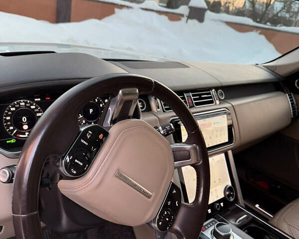 Белый Ленд Ровер Рендж Ровер, объемом двигателя 5 л и пробегом 90 тыс. км за 70000 $, фото 11 на Automoto.ua