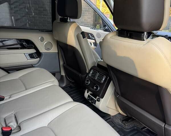 Білий Ленд Ровер Рендж Ровер, об'ємом двигуна 3 л та пробігом 80 тис. км за 58800 $, фото 10 на Automoto.ua