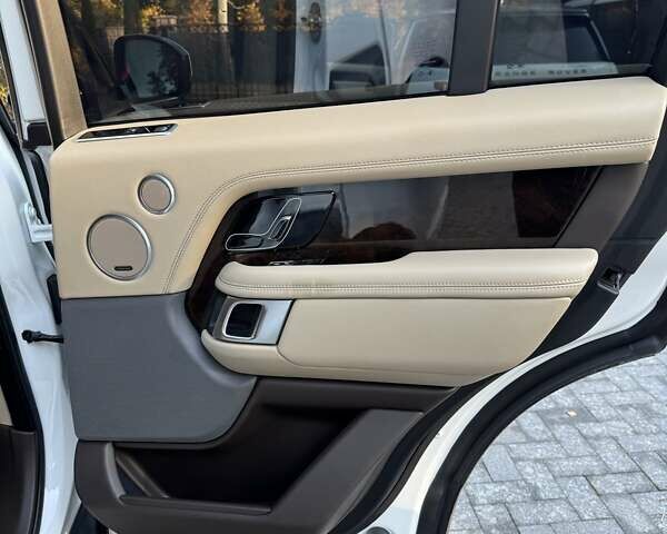 Білий Ленд Ровер Рендж Ровер, об'ємом двигуна 3 л та пробігом 80 тис. км за 58800 $, фото 13 на Automoto.ua