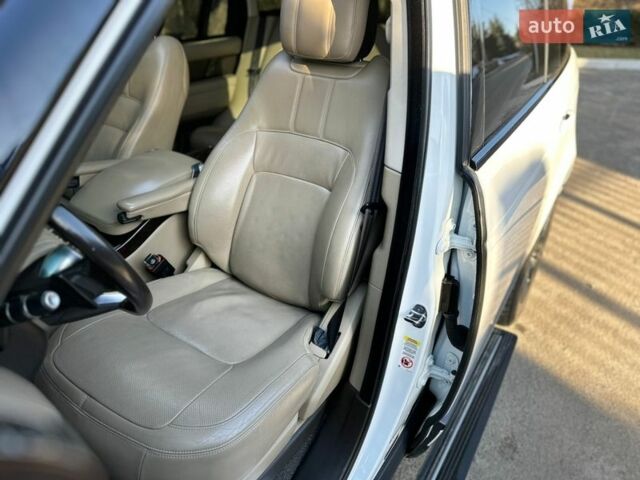 Білий Ленд Ровер Рендж Ровер, об'ємом двигуна 5 л та пробігом 95 тис. км за 65000 $, фото 14 на Automoto.ua