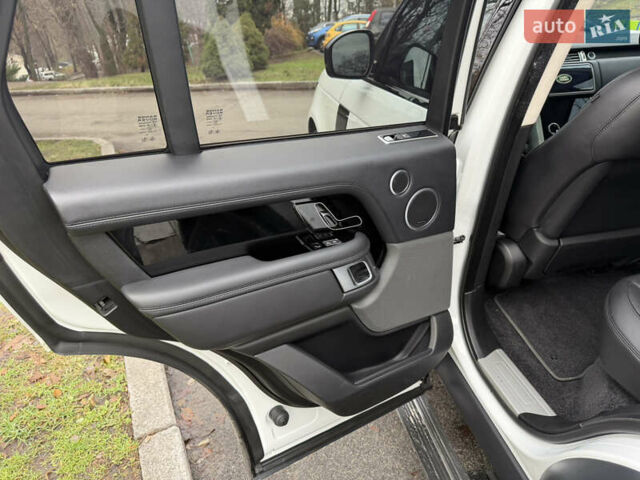 Белый Ленд Ровер Рендж Ровер, объемом двигателя 3 л и пробегом 81 тыс. км за 65000 $, фото 16 на Automoto.ua