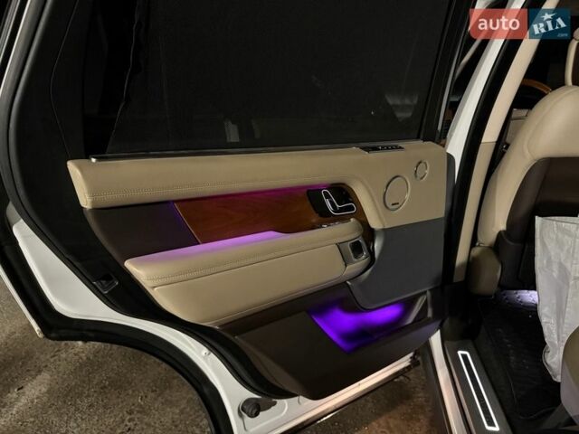 Білий Ленд Ровер Рендж Ровер, об'ємом двигуна 5 л та пробігом 79 тис. км за 68000 $, фото 20 на Automoto.ua