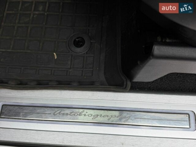 Белый Ленд Ровер Рендж Ровер, объемом двигателя 4.4 л и пробегом 138 тыс. км за 69999 $, фото 16 на Automoto.ua