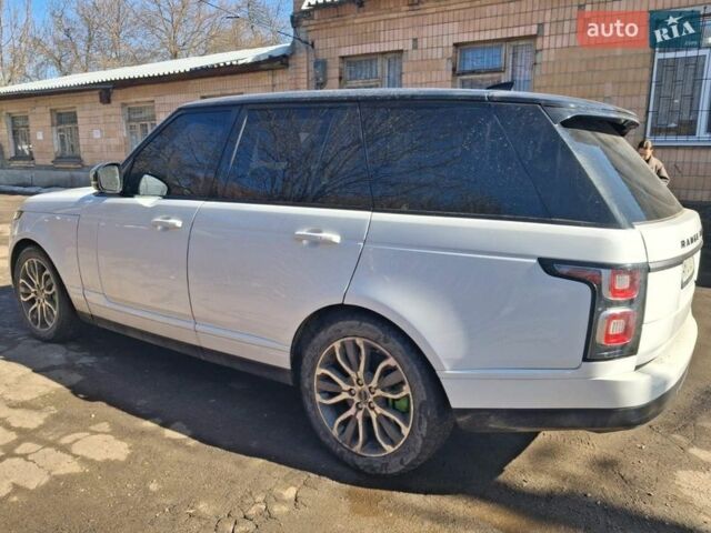 Білий Ленд Ровер Рендж Ровер, об'ємом двигуна 3 л та пробігом 98 тис. км за 51500 $, фото 6 на Automoto.ua