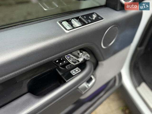 Белый Ленд Ровер Рендж Ровер, объемом двигателя 3 л и пробегом 165 тыс. км за 57500 $, фото 22 на Automoto.ua