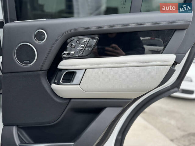 Белый Ленд Ровер Рендж Ровер, объемом двигателя 5 л и пробегом 155 тыс. км за 64999 $, фото 41 на Automoto.ua