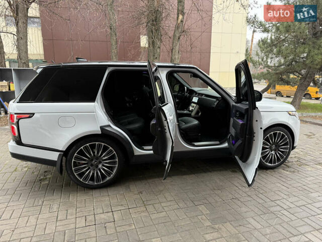 Белый Ленд Ровер Рендж Ровер, объемом двигателя 3 л и пробегом 165 тыс. км за 57500 $, фото 25 на Automoto.ua