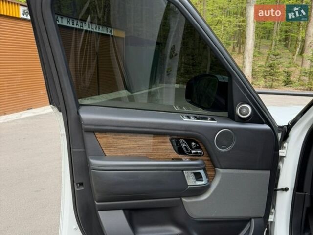 Белый Ленд Ровер Рендж Ровер, объемом двигателя 4.4 л и пробегом 138 тыс. км за 69999 $, фото 13 на Automoto.ua