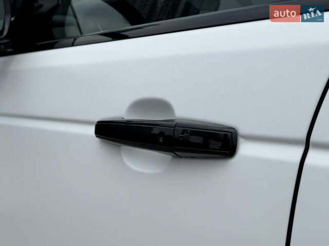 Белый Ленд Ровер Рендж Ровер, объемом двигателя 5 л и пробегом 155 тыс. км за 64999 $, фото 11 на Automoto.ua