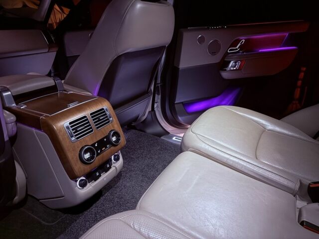 Білий Ленд Ровер Рендж Ровер, об'ємом двигуна 5 л та пробігом 80 тис. км за 66700 $, фото 11 на Automoto.ua