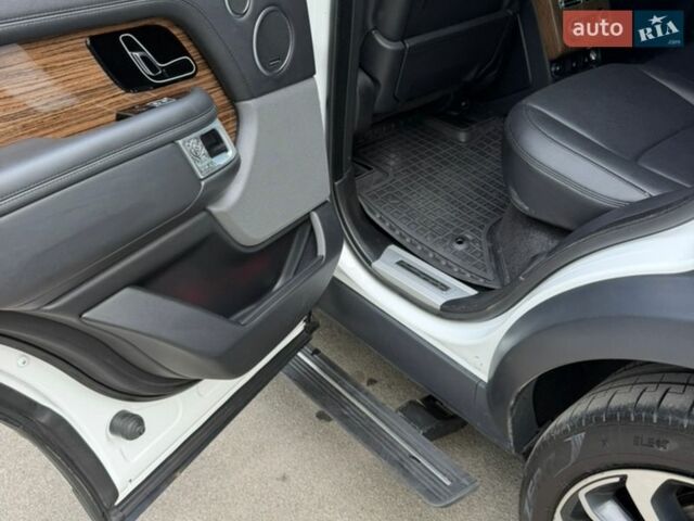 Белый Ленд Ровер Рендж Ровер, объемом двигателя 4.4 л и пробегом 138 тыс. км за 69999 $, фото 36 на Automoto.ua