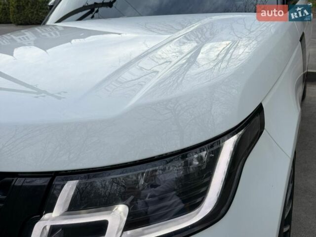 Белый Ленд Ровер Рендж Ровер, объемом двигателя 4.4 л и пробегом 138 тыс. км за 69999 $, фото 4 на Automoto.ua