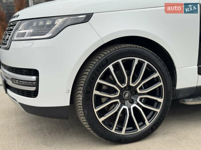 Белый Ленд Ровер Рендж Ровер, объемом двигателя 5 л и пробегом 155 тыс. км за 64999 $, фото 4 на Automoto.ua