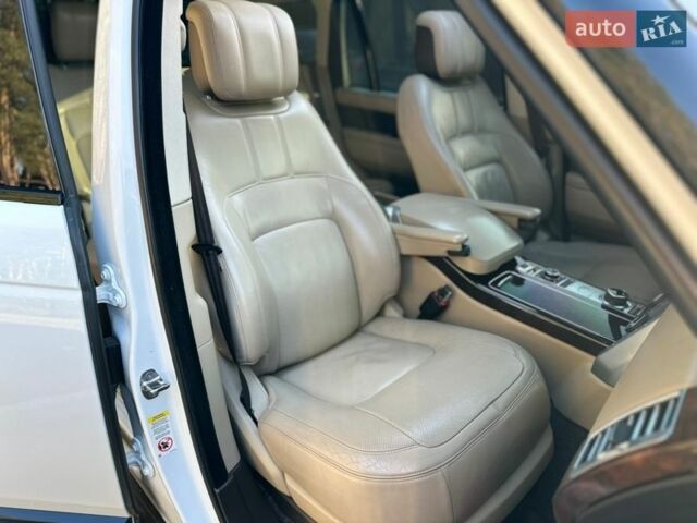 Білий Ленд Ровер Рендж Ровер, об'ємом двигуна 5 л та пробігом 95 тис. км за 65000 $, фото 22 на Automoto.ua