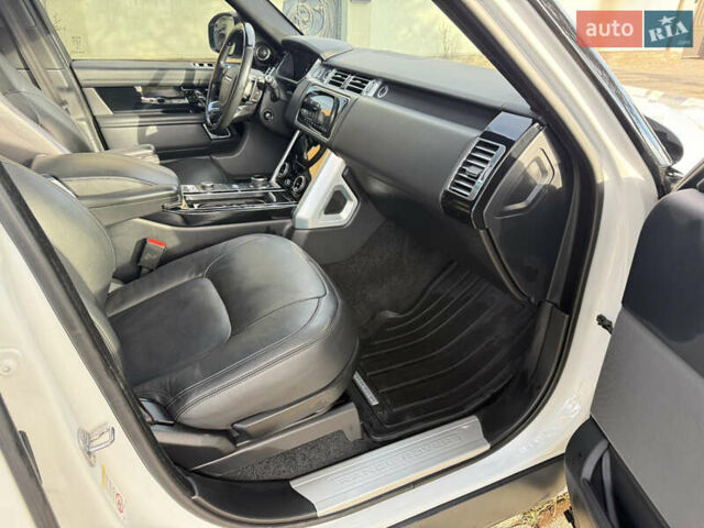 Белый Ленд Ровер Рендж Ровер, объемом двигателя 3 л и пробегом 123 тыс. км за 63000 $, фото 30 на Automoto.ua