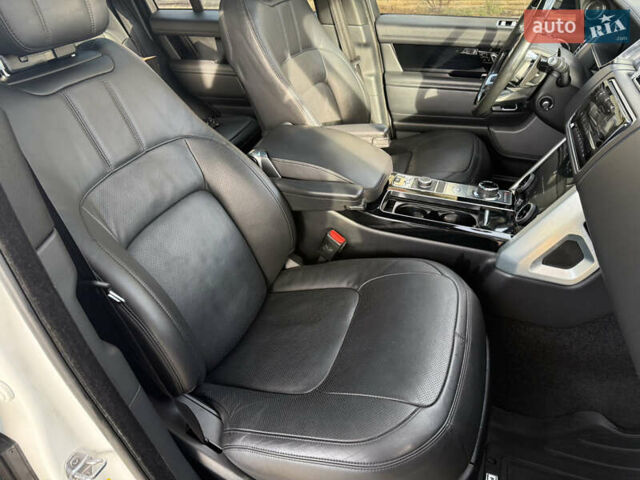 Белый Ленд Ровер Рендж Ровер, объемом двигателя 3 л и пробегом 123 тыс. км за 63000 $, фото 32 на Automoto.ua