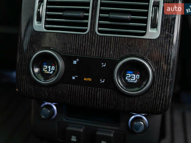 Білий Ленд Ровер Рендж Ровер, об'ємом двигуна 3 л та пробігом 75 тис. км за 69740 $, фото 29 на Automoto.ua