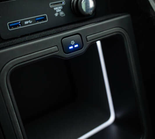 Білий Ленд Ровер Рендж Ровер, об'ємом двигуна 3 л та пробігом 75 тис. км за 69740 $, фото 21 на Automoto.ua