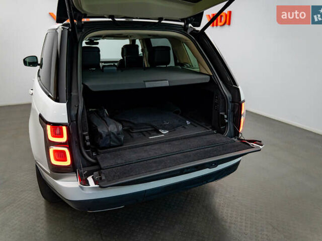 Білий Ленд Ровер Рендж Ровер, об'ємом двигуна 3 л та пробігом 75 тис. км за 69740 $, фото 6 на Automoto.ua