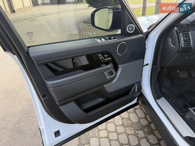 Белый Ленд Ровер Рендж Ровер, объемом двигателя 3 л и пробегом 123 тыс. км за 63000 $, фото 25 на Automoto.ua