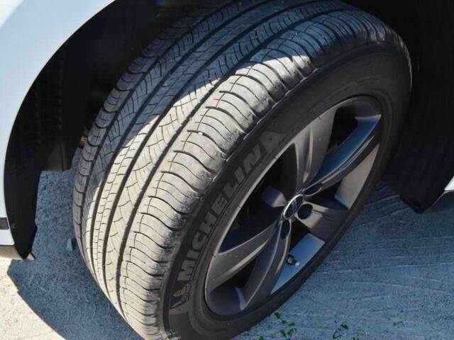 Білий Ленд Ровер Рендж Ровер, об'ємом двигуна 3 л та пробігом 71 тис. км за 17300 $, фото 7 на Automoto.ua