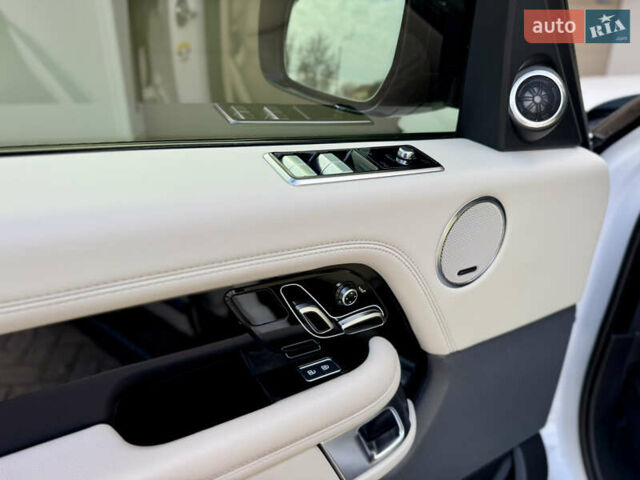 Білий Ленд Ровер Рендж Ровер, об'ємом двигуна 3 л та пробігом 97 тис. км за 79500 $, фото 17 на Automoto.ua