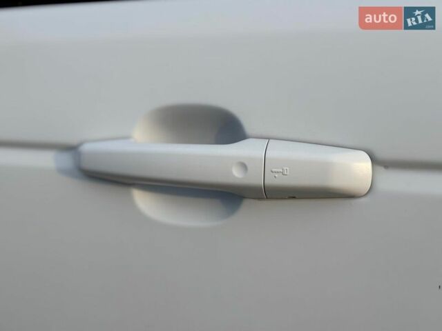 Белый Ленд Ровер Рендж Ровер, объемом двигателя 5 л и пробегом 72 тыс. км за 75990 $, фото 14 на Automoto.ua