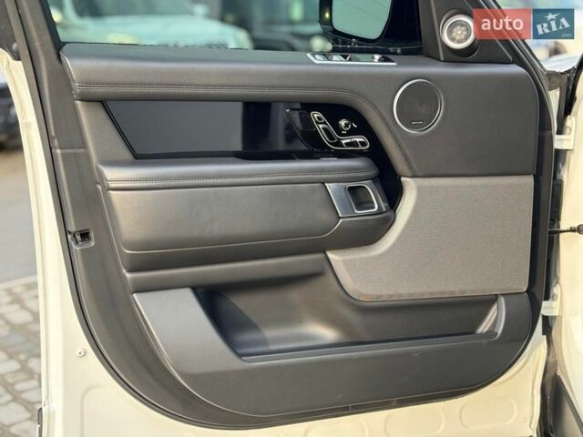 Белый Ленд Ровер Рендж Ровер, объемом двигателя 5 л и пробегом 72 тыс. км за 75990 $, фото 15 на Automoto.ua