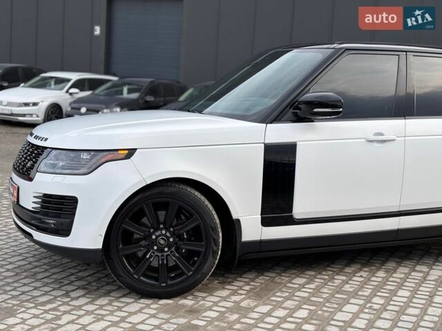Белый Ленд Ровер Рендж Ровер, объемом двигателя 5 л и пробегом 72 тыс. км за 75990 $, фото 6 на Automoto.ua