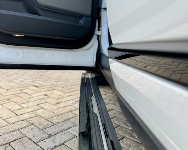 Белый Ленд Ровер Рендж Ровер, объемом двигателя 3 л и пробегом 97 тыс. км за 78900 $, фото 20 на Automoto.ua