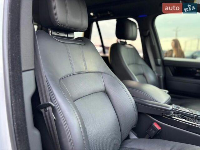 Белый Ленд Ровер Рендж Ровер, объемом двигателя 5 л и пробегом 72 тыс. км за 75990 $, фото 47 на Automoto.ua