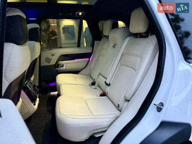 Белый Ленд Ровер Рендж Ровер, объемом двигателя 3 л и пробегом 98 тыс. км за 89000 $, фото 33 на Automoto.ua