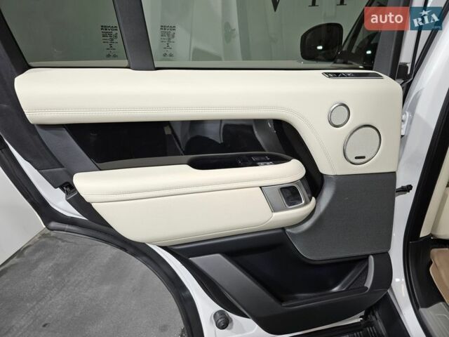 Білий Ленд Ровер Рендж Ровер, об'ємом двигуна 3 л та пробігом 93 тис. км за 87999 $, фото 10 на Automoto.ua