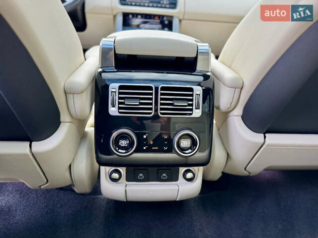 Білий Ленд Ровер Рендж Ровер, об'ємом двигуна 3 л та пробігом 97 тис. км за 79500 $, фото 27 на Automoto.ua