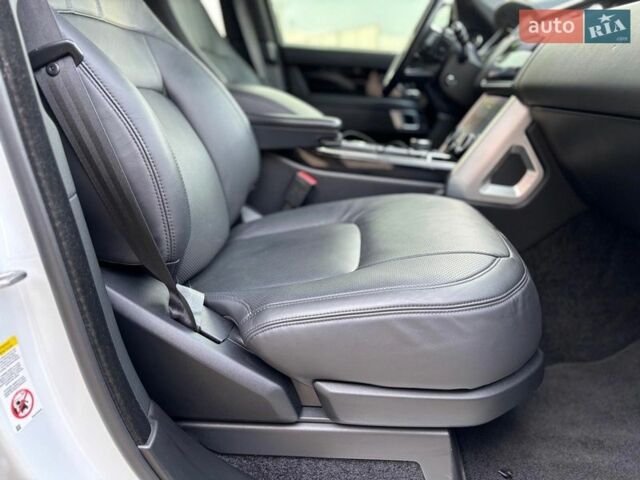 Белый Ленд Ровер Рендж Ровер, объемом двигателя 5 л и пробегом 72 тыс. км за 75990 $, фото 48 на Automoto.ua