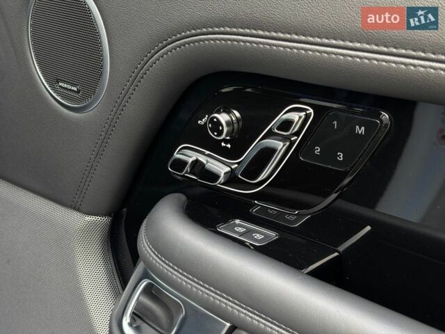 Белый Ленд Ровер Рендж Ровер, объемом двигателя 5 л и пробегом 72 тыс. км за 75990 $, фото 49 на Automoto.ua