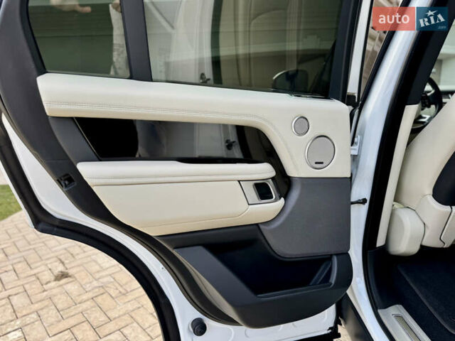 Белый Ленд Ровер Рендж Ровер, объемом двигателя 3 л и пробегом 97 тыс. км за 78900 $, фото 24 на Automoto.ua