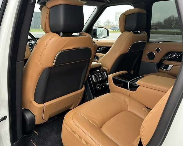 Белый Ленд Ровер Рендж Ровер, объемом двигателя 3 л и пробегом 75 тыс. км за 89900 $, фото 18 на Automoto.ua