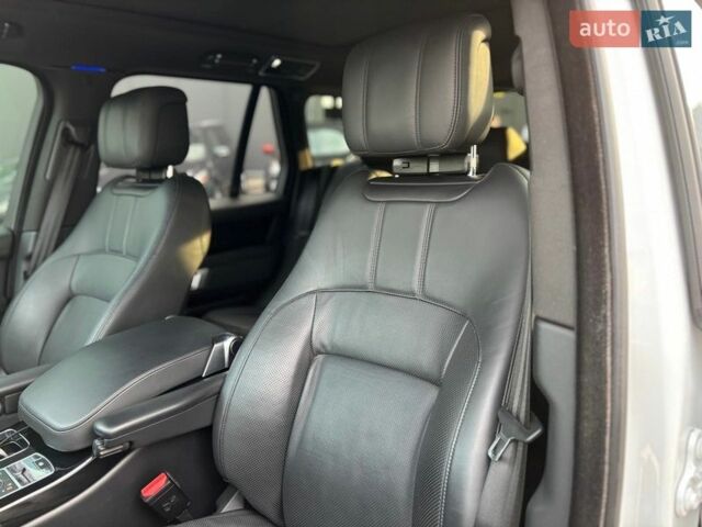 Белый Ленд Ровер Рендж Ровер, объемом двигателя 5 л и пробегом 72 тыс. км за 75990 $, фото 25 на Automoto.ua