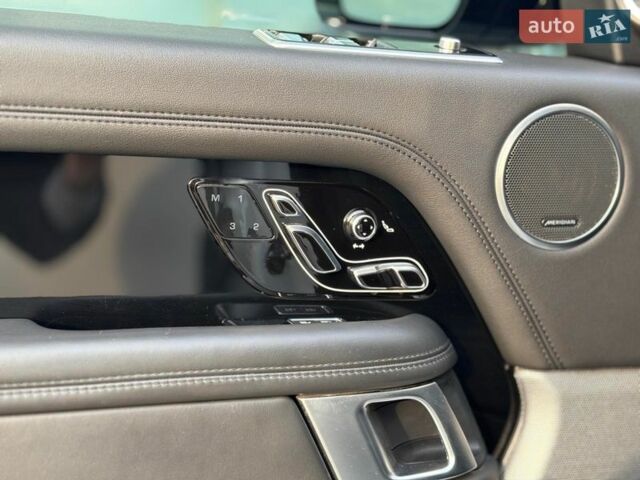 Белый Ленд Ровер Рендж Ровер, объемом двигателя 5 л и пробегом 72 тыс. км за 75990 $, фото 16 на Automoto.ua