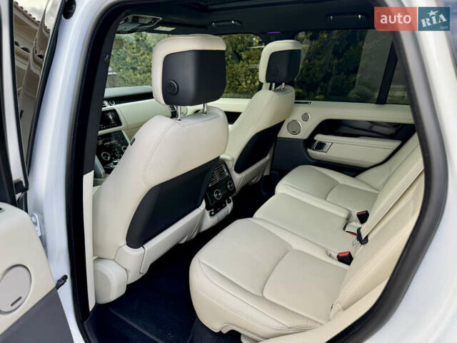 Белый Ленд Ровер Рендж Ровер, объемом двигателя 3 л и пробегом 97 тыс. км за 78900 $, фото 26 на Automoto.ua
