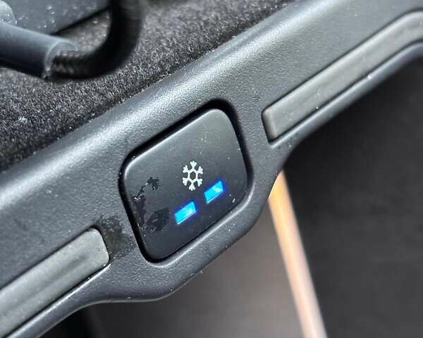 Белый Ленд Ровер Рендж Ровер, объемом двигателя 5 л и пробегом 72 тыс. км за 75990 $, фото 37 на Automoto.ua