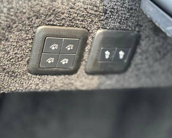 Белый Ленд Ровер Рендж Ровер, объемом двигателя 5 л и пробегом 72 тыс. км за 75990 $, фото 56 на Automoto.ua