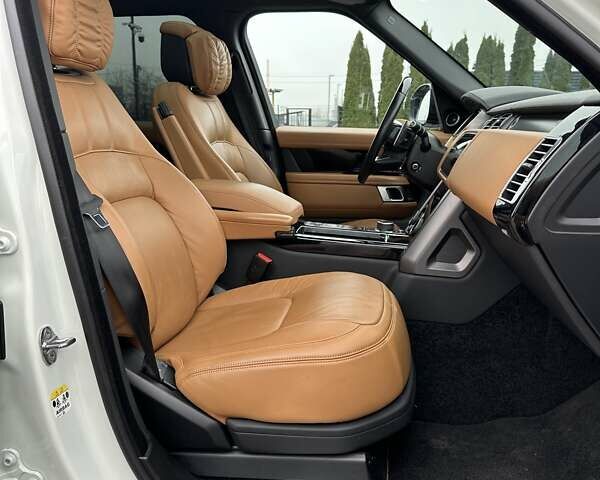 Белый Ленд Ровер Рендж Ровер, объемом двигателя 3 л и пробегом 75 тыс. км за 89900 $, фото 30 на Automoto.ua