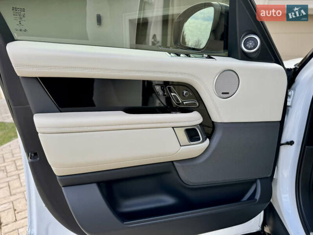 Белый Ленд Ровер Рендж Ровер, объемом двигателя 3 л и пробегом 97 тыс. км за 78900 $, фото 16 на Automoto.ua