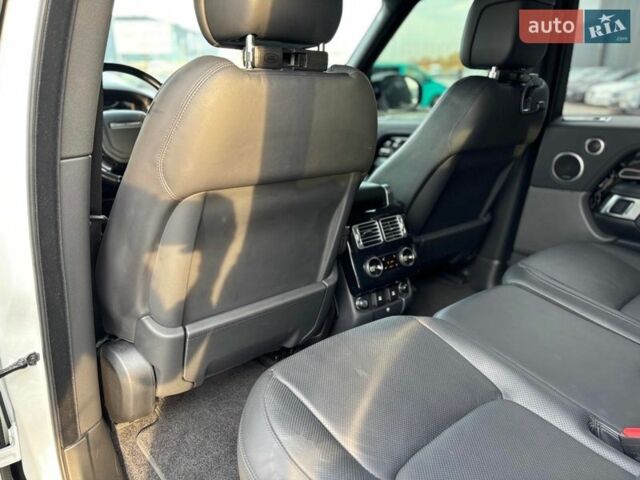 Белый Ленд Ровер Рендж Ровер, объемом двигателя 5 л и пробегом 72 тыс. км за 75990 $, фото 35 на Automoto.ua