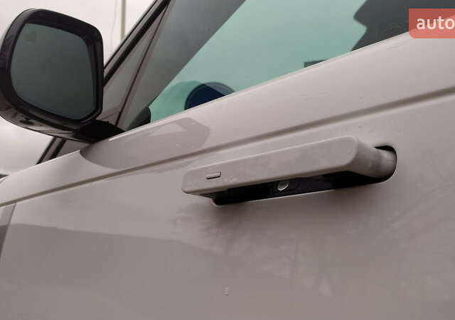 Белый Ленд Ровер Рендж Ровер, объемом двигателя 4.39 л и пробегом 115 тыс. км за 137000 $, фото 40 на Automoto.ua