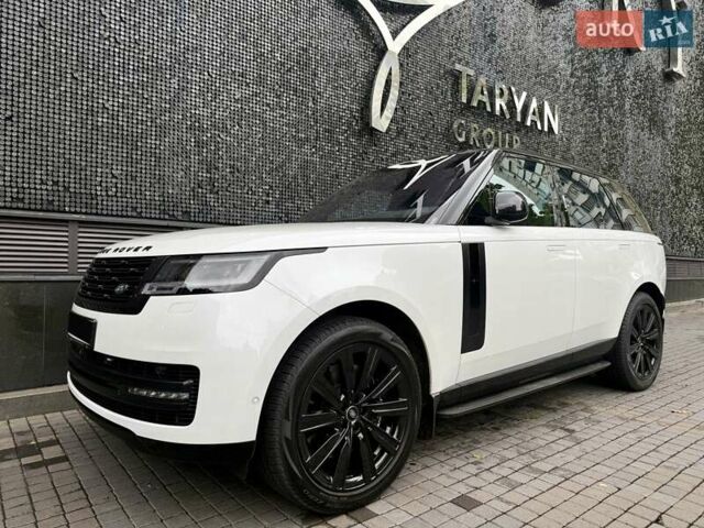 Ленд Ровер Рендж Ровер 2022 в Киеве на Automoto.ua Белый Ленд Ровер Рендж Ровер, объемом двигателя 4.4 л и пробегом 44 тыс. км за 167777 $, фото 1 на Automoto.ua