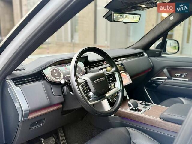 Білий Ленд Ровер Рендж Ровер, об'ємом двигуна 4.4 л та пробігом 47 тис. км за 163000 $, фото 13 на Automoto.ua