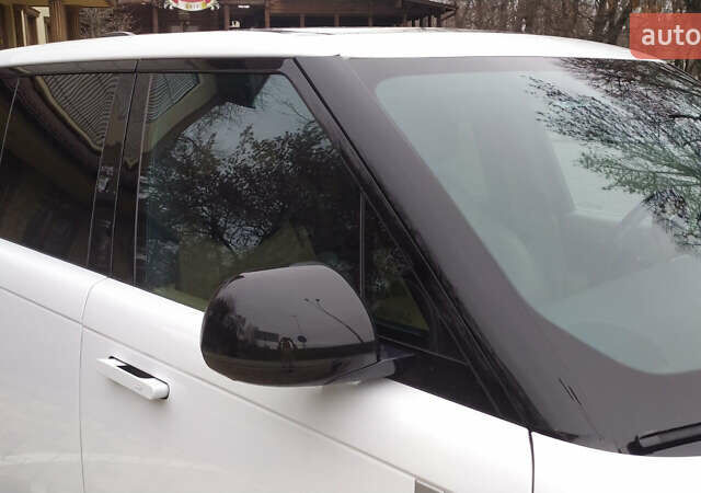 Белый Ленд Ровер Рендж Ровер, объемом двигателя 4.39 л и пробегом 115 тыс. км за 137000 $, фото 10 на Automoto.ua